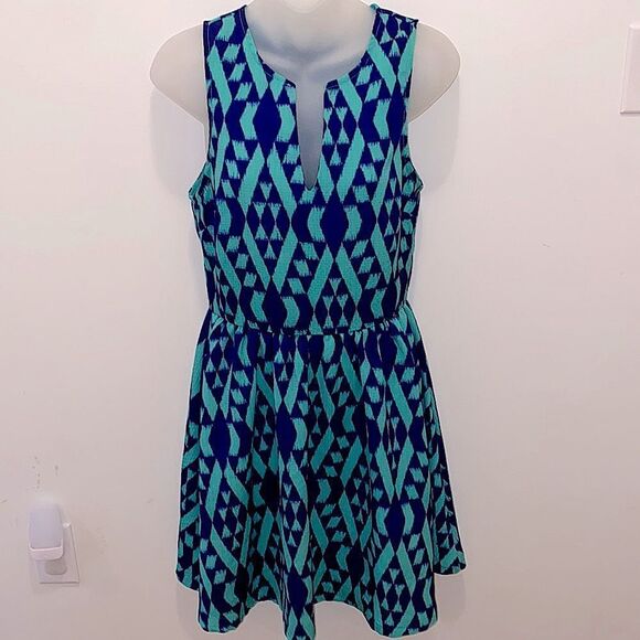Everly Dresses & Skirts - Everly Blue Green Geometric Diamond Sleeveless Dress Medium EUC